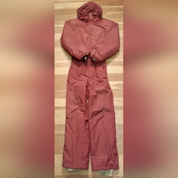 Post Card Vintage Ski Suit - Picture 1 of 16